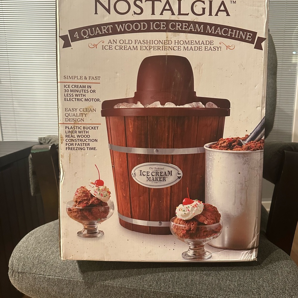 Nostalgia 4-Quart Wood Ice Cream Machine